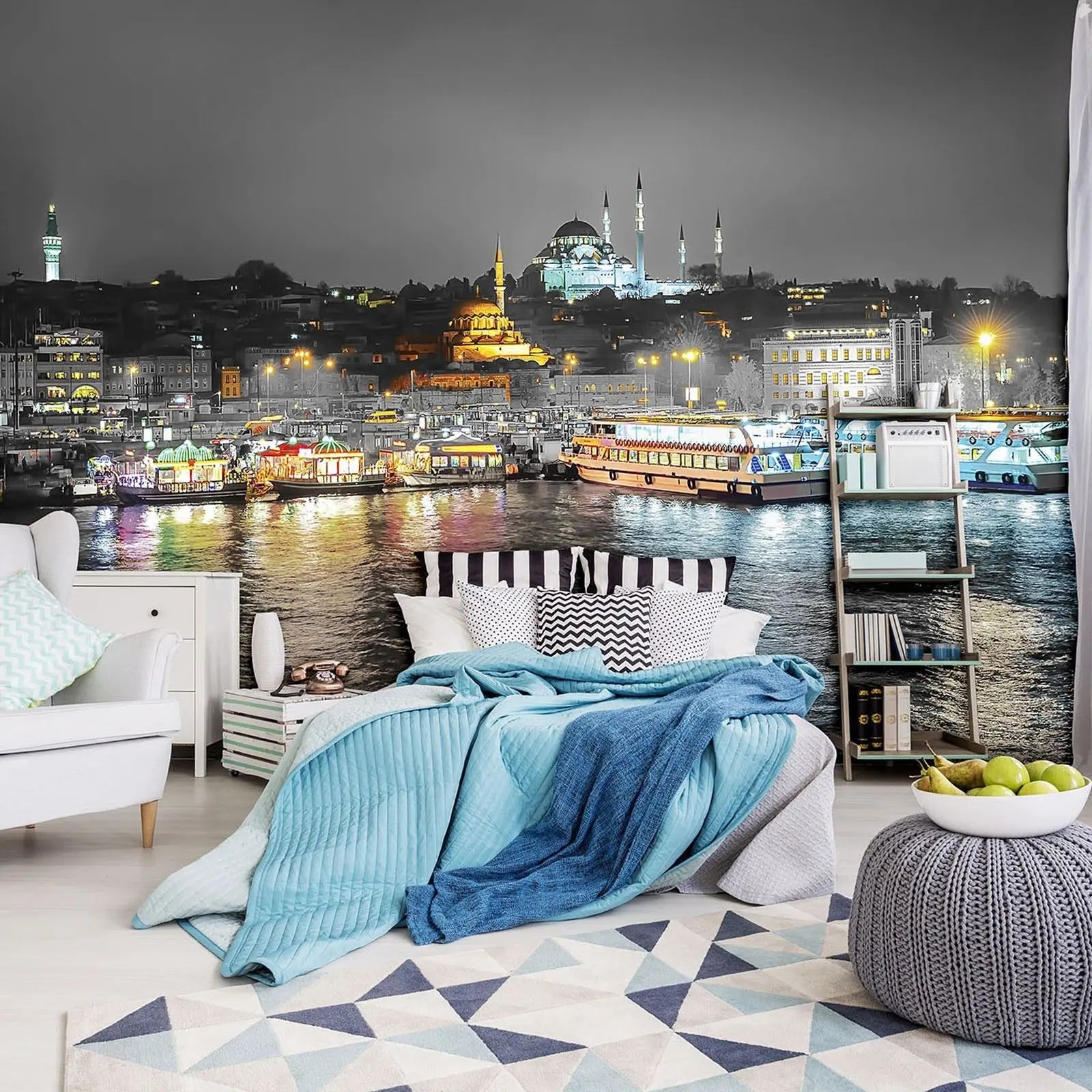 Billede 4 af Fototapet - Nat med oplyst moské og farverige både ved havn i Istanbul
