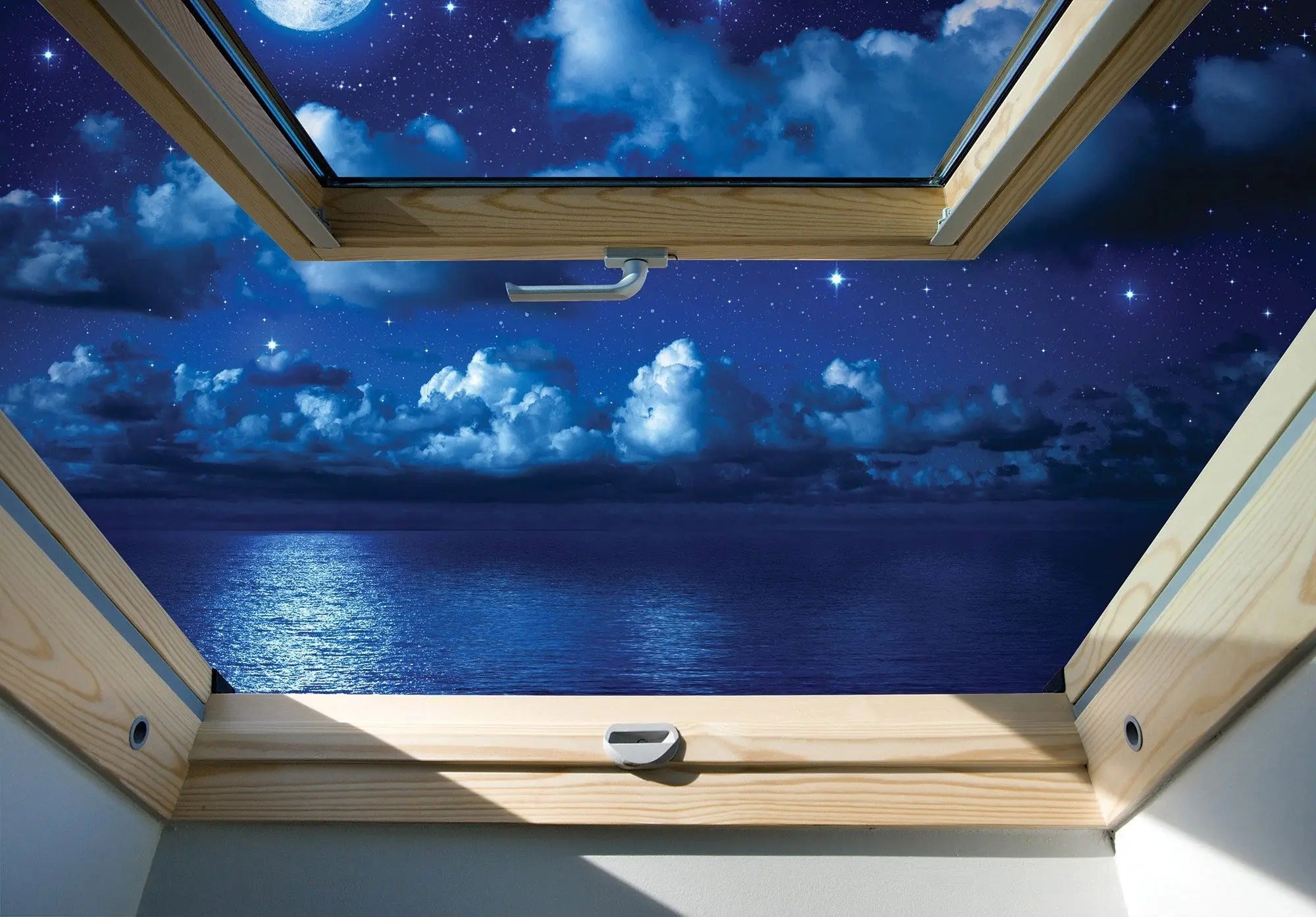 Billede 1 af Fototapet - Nattehimmel med stjerner og havudsigt gennem VELUX-vindue