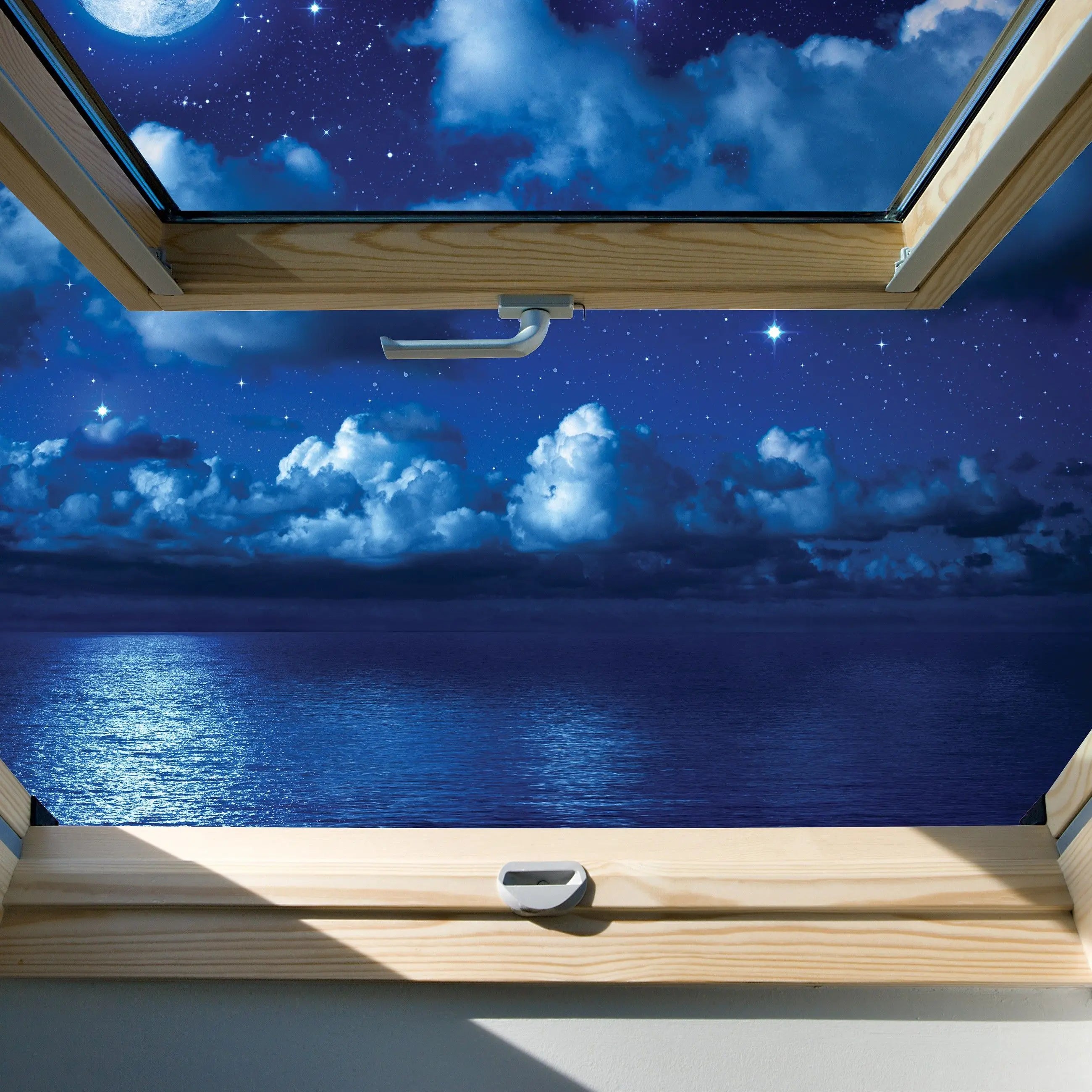 Billede 7 af Fototapet - Nattehimmel med stjerner og havudsigt gennem VELUX-vindue