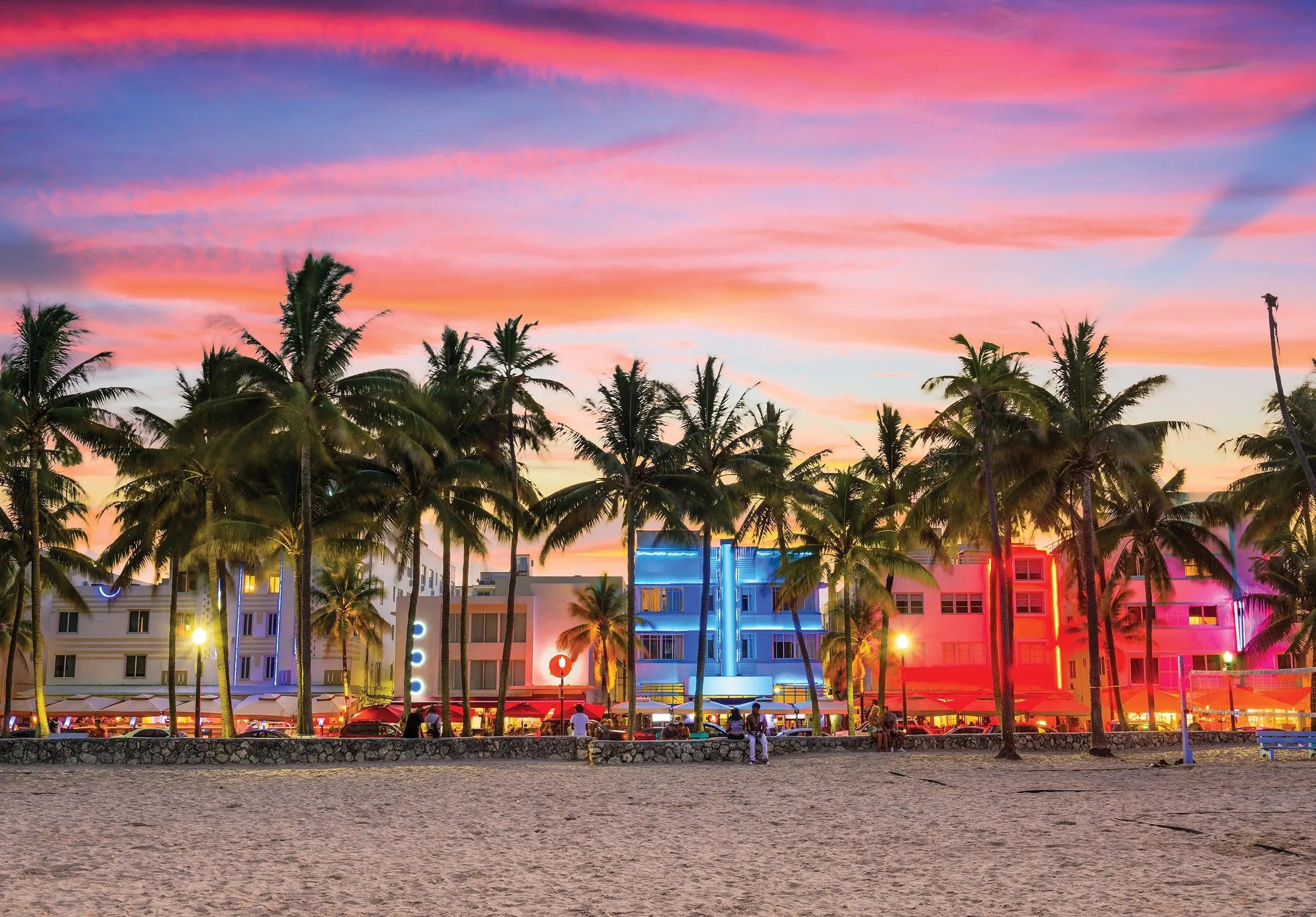 Billede 2 af Fototapet - Palmer og pastelfarvede bygninger ved stranden i Miami Beach