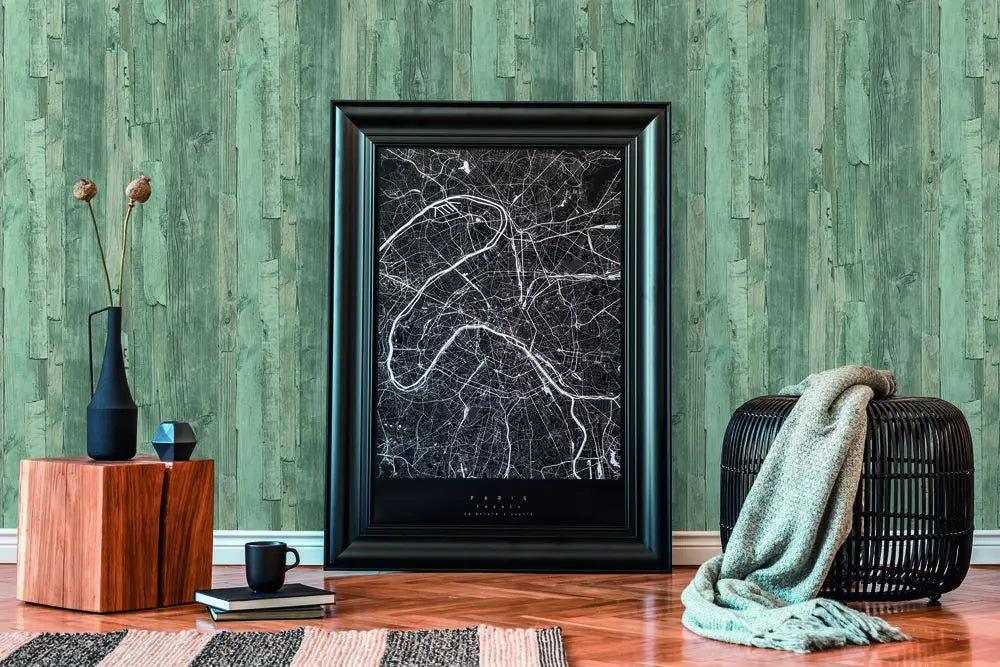 Stueindretning med Reclaimed Wood - Frost tapet på væggen, der viser et kunstbillede, en plante og en tæppe i forgrunden.