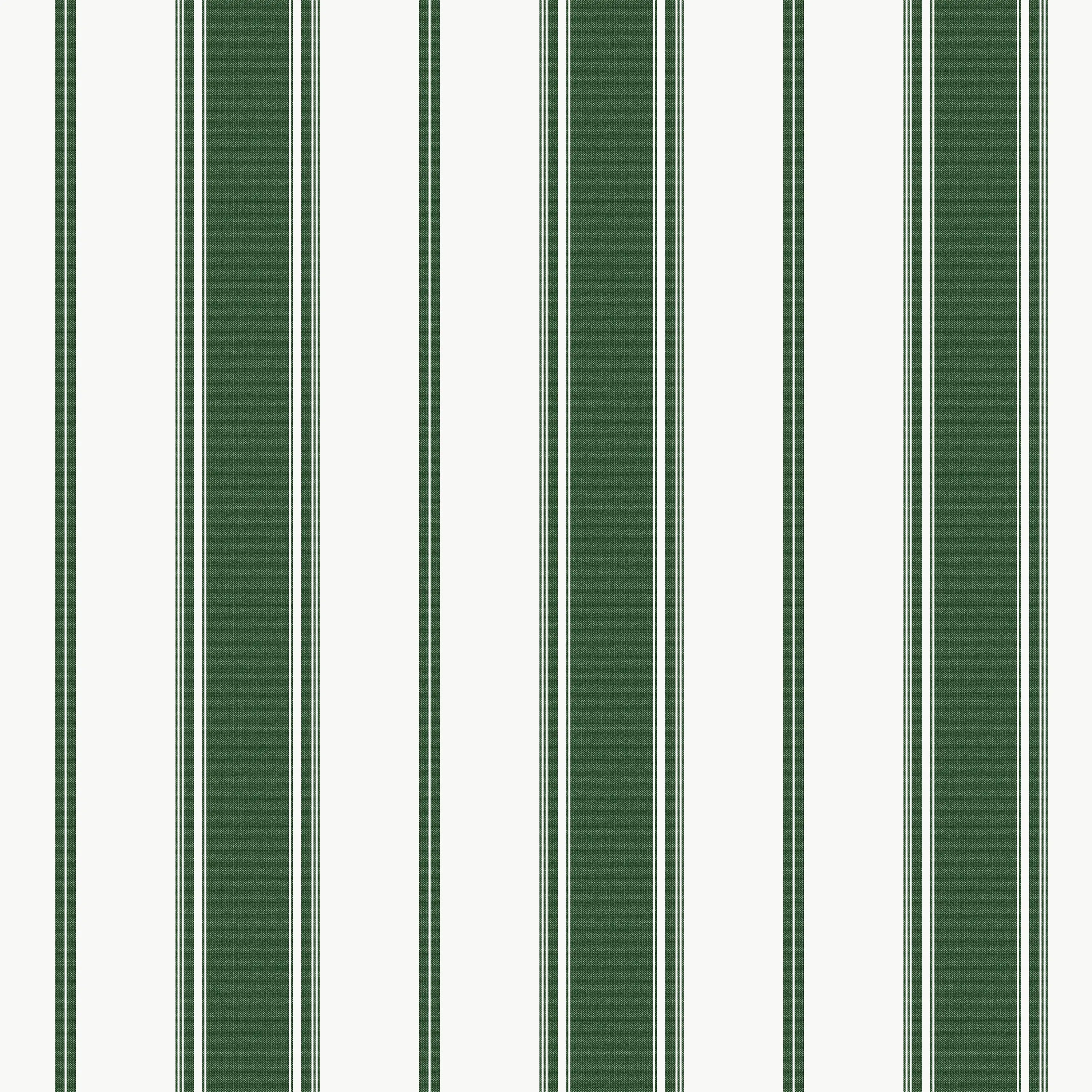Refined Lines - Forest tapet fra Nicetapet.dk med brede og smalle grønne striber på en lys baggrund.