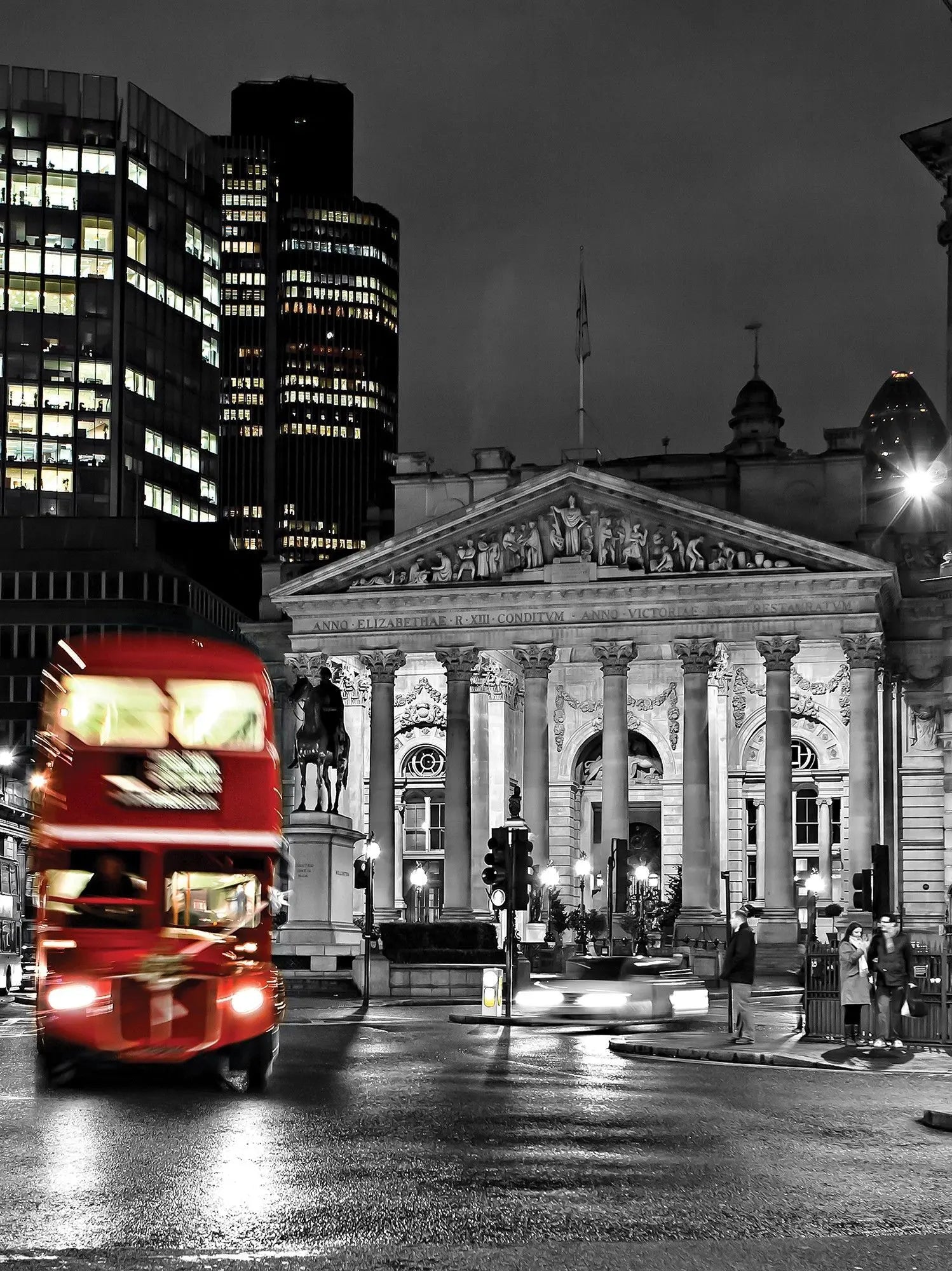Billede 11 af Fototapet - Rød dobbeltdækkerbus foran Royal Exchange i London om natten
