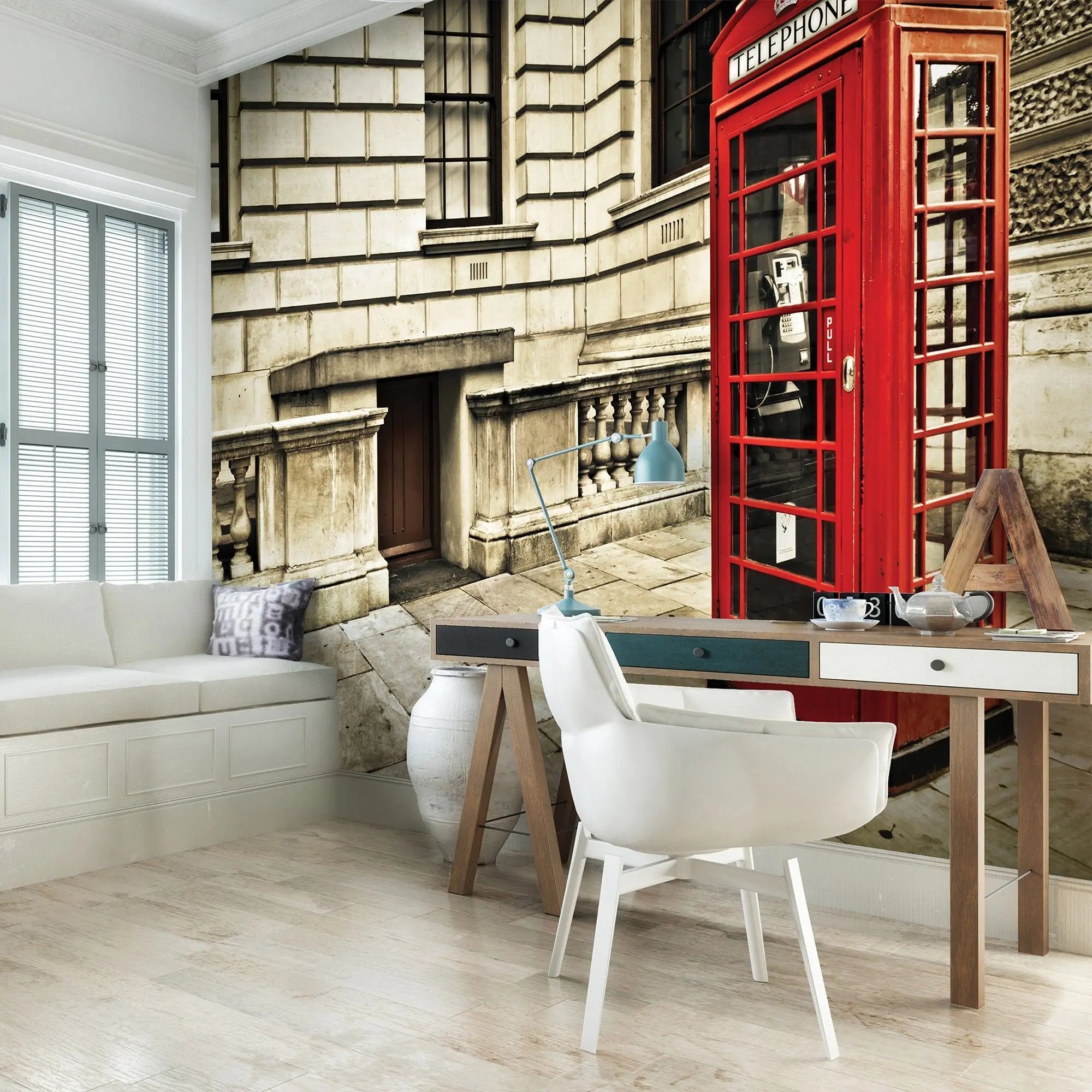 Billede 5 af Fototapet - Rød telefonboks ved stenbygning