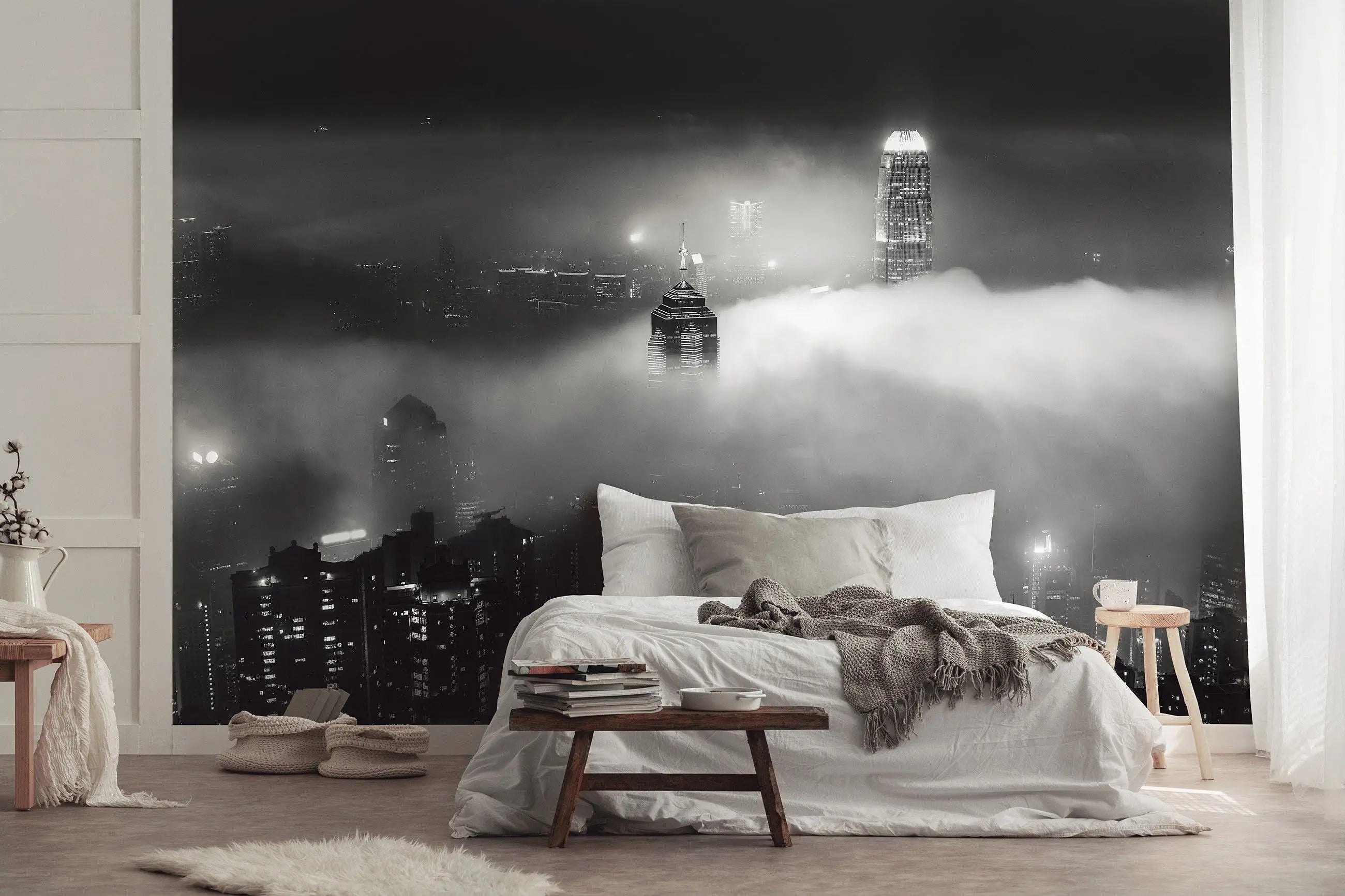Billede 4 af Fototapet - Sort-hvid natudsigt over Hongkongs skyline med skyskrabere i tåge