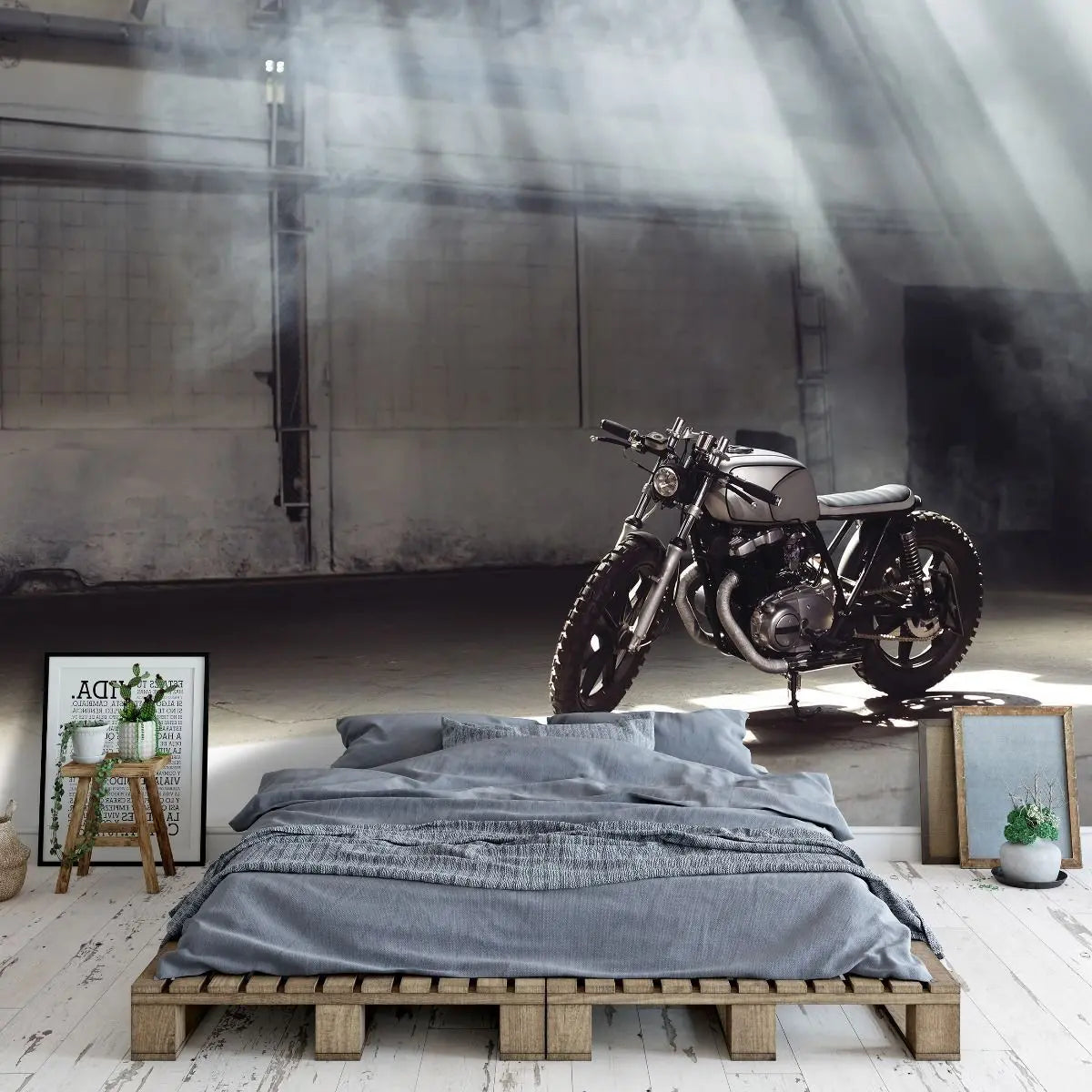 Billede 5 af Fototapet - Sort motorcykel i solstribet industribygning