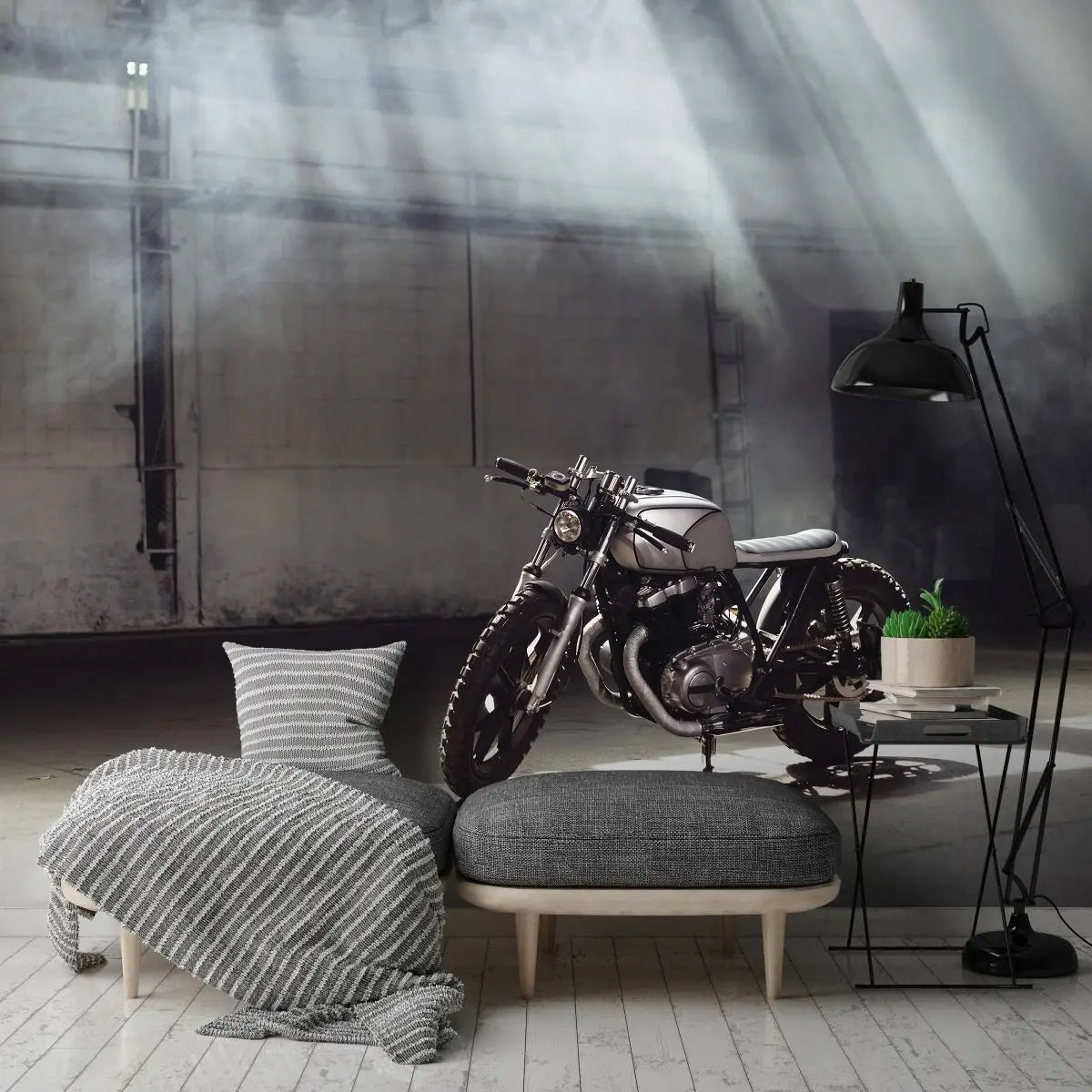 Billede 6 af Fototapet - Sort motorcykel i solstribet industribygning