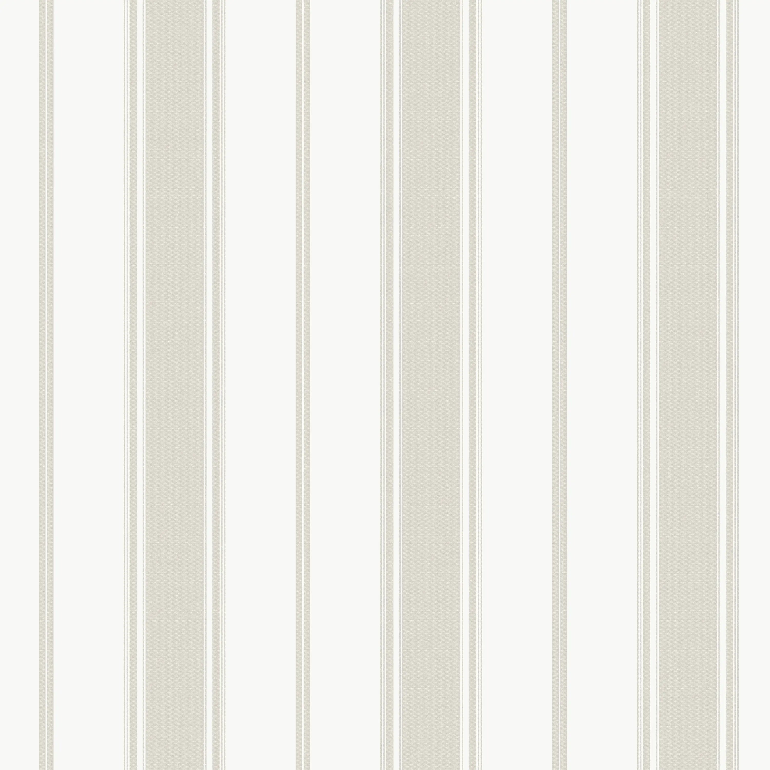 Tapet med lodrette striber i lyse og creme nuancer, Refined Lines - Cream fra Nicetapet.dk.