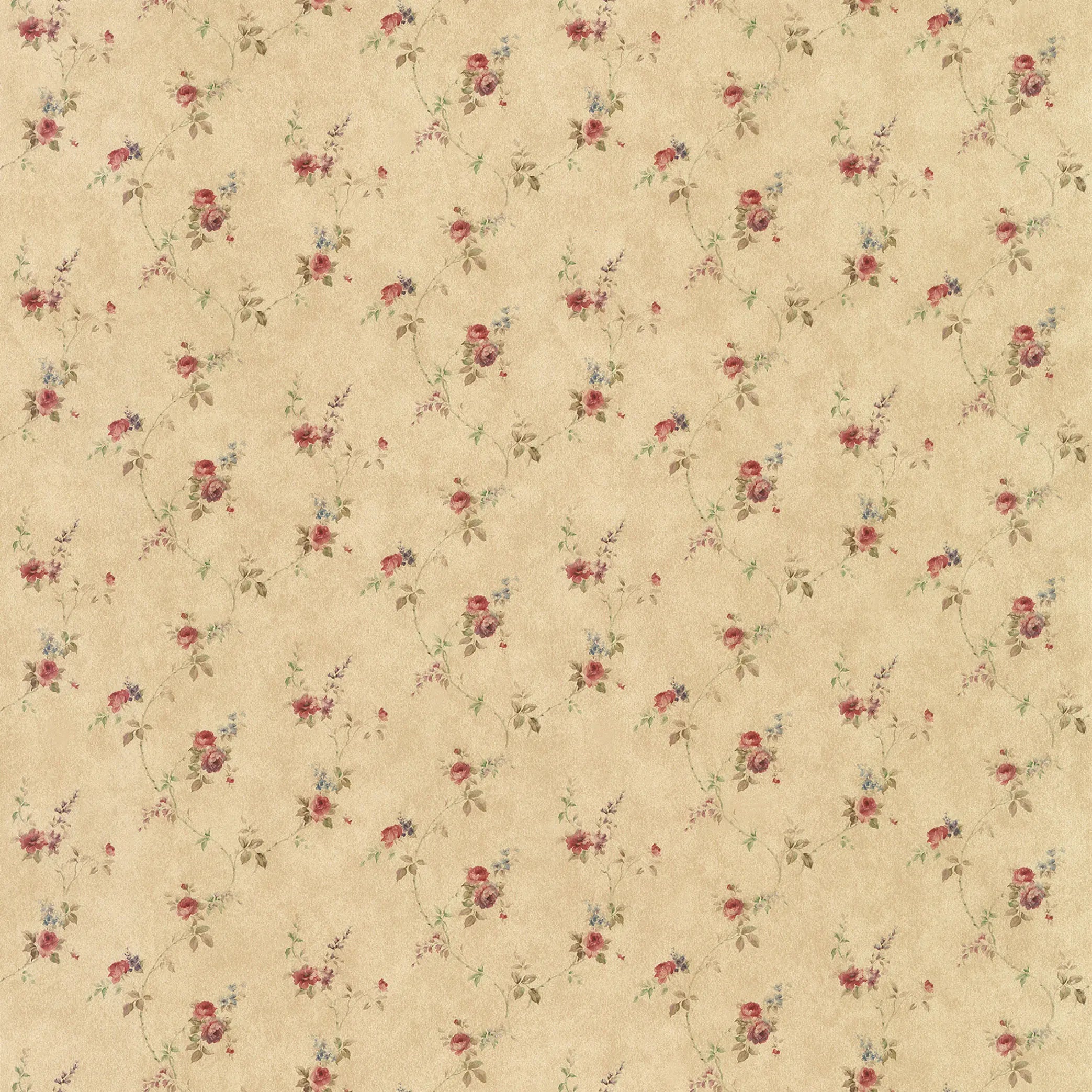 Billede af tapetdesign Antique Roses - Golden Sand med små røde roser og blade i et gentaget mønster på en gylden sandfarvet baggrund.