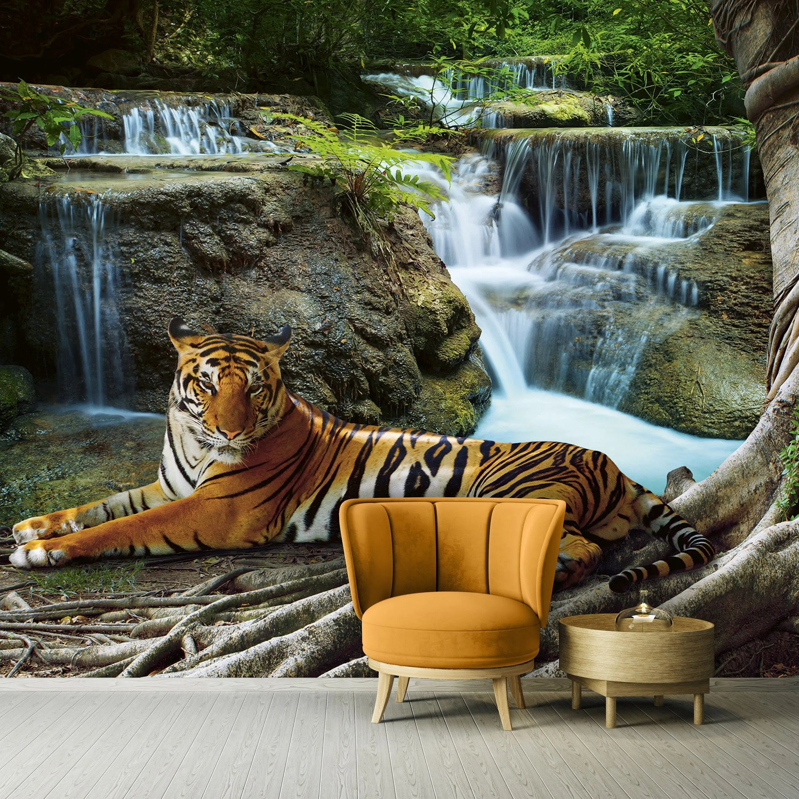 Billede 6 af Fototapet - Tiger liggende ved vandfald i skov
