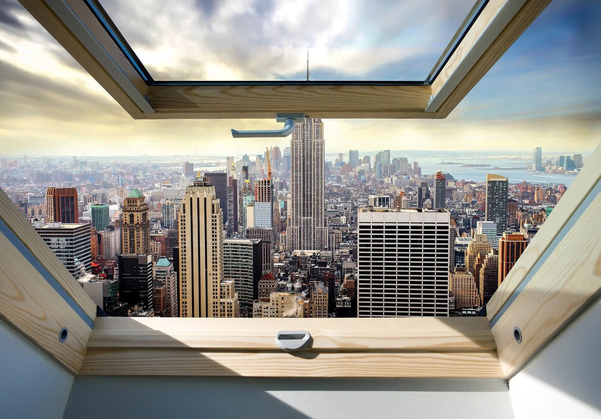 Billede 1 af Fototapet - Udsigt over Manhattan, New York City, gennem tagvindue