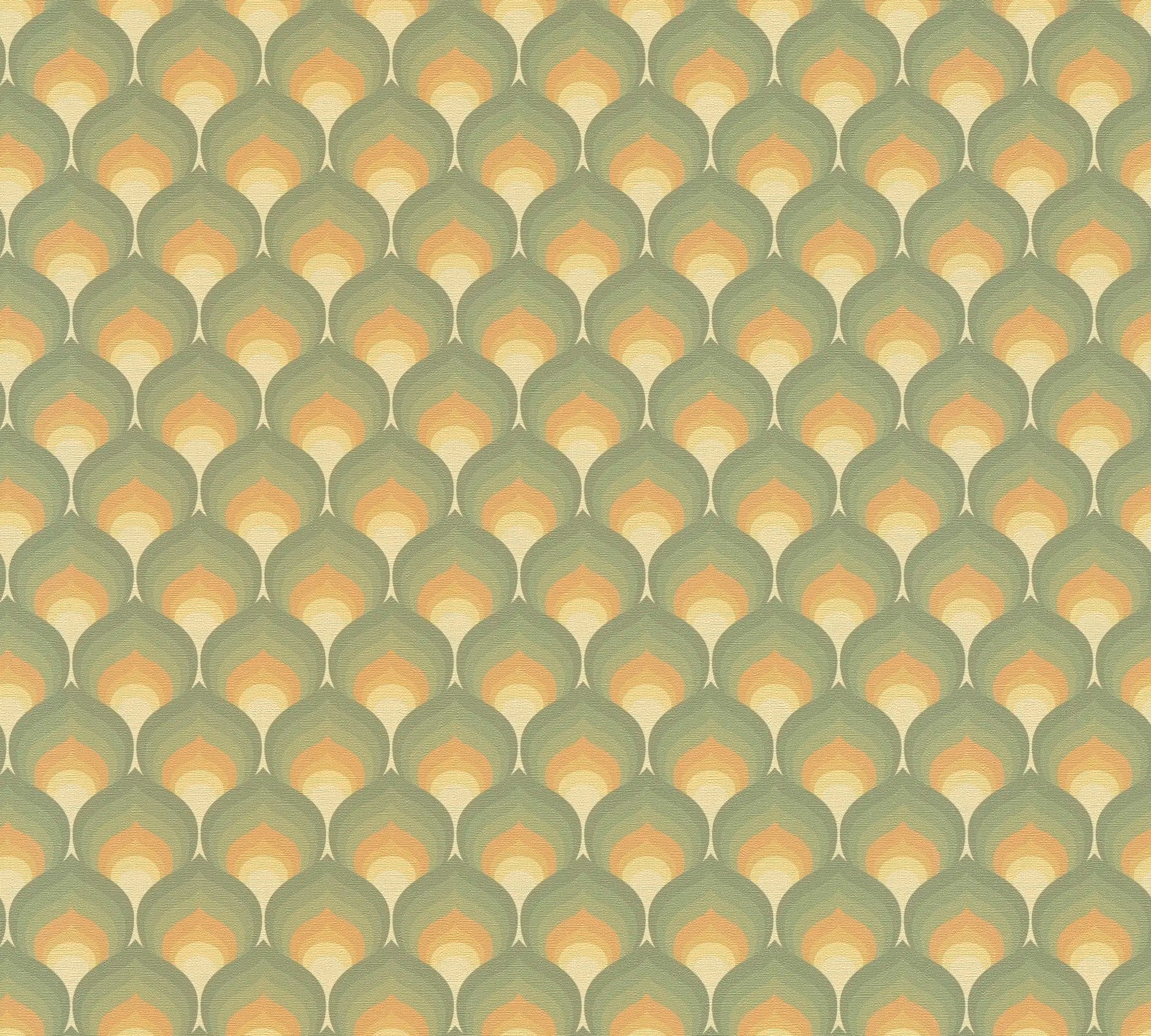 Detaljeret mønster af Veronica - Olive Glow tapet fra Nicetapet.dk med olivengrønne og gyldne nuancer.