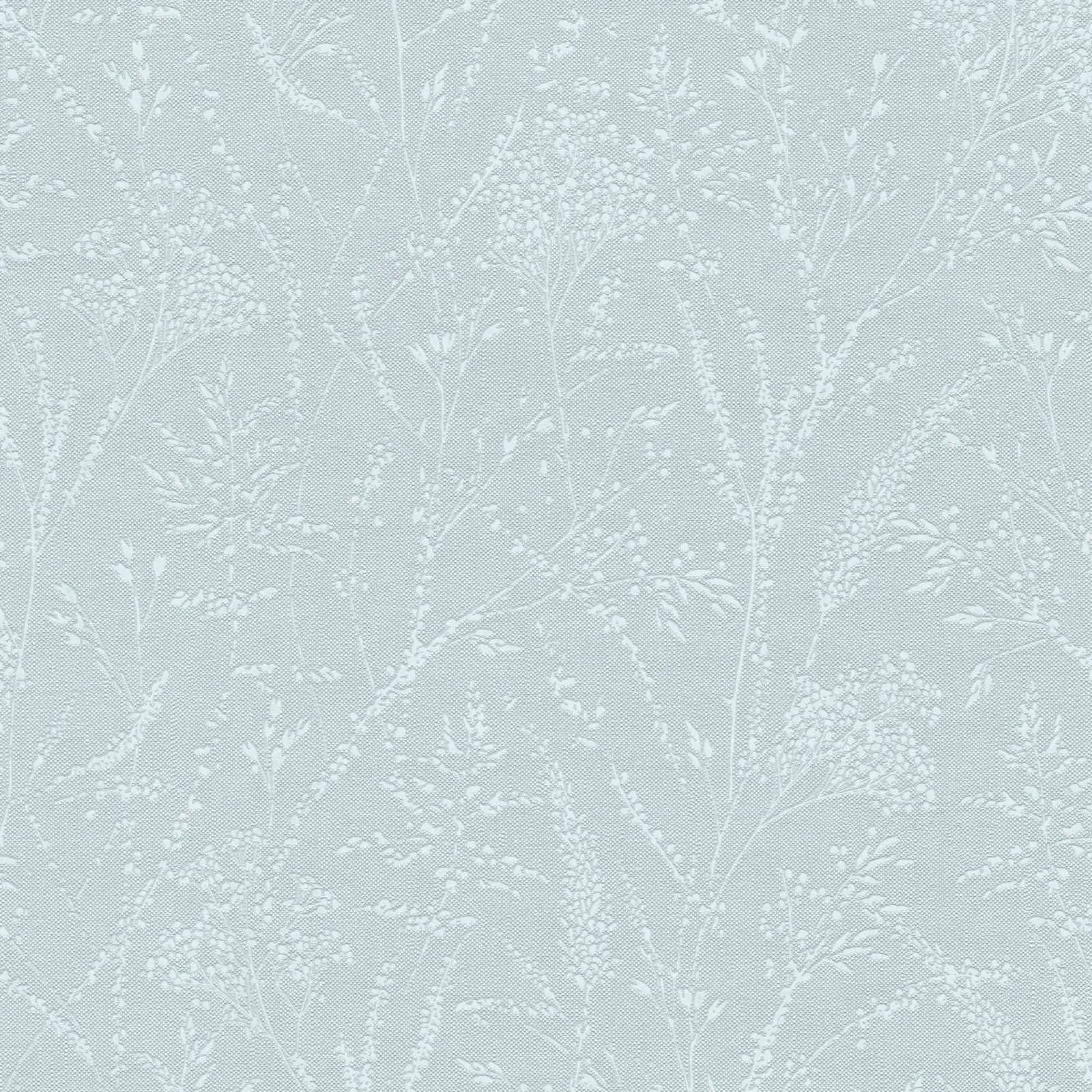 Tapetet Whispered Elegance - Seafoam fra Nicetapet.dk viser et delikat, botanisk mønster med grene og blomster i lyse nuancer på en blød havskumsfarvet baggrund.